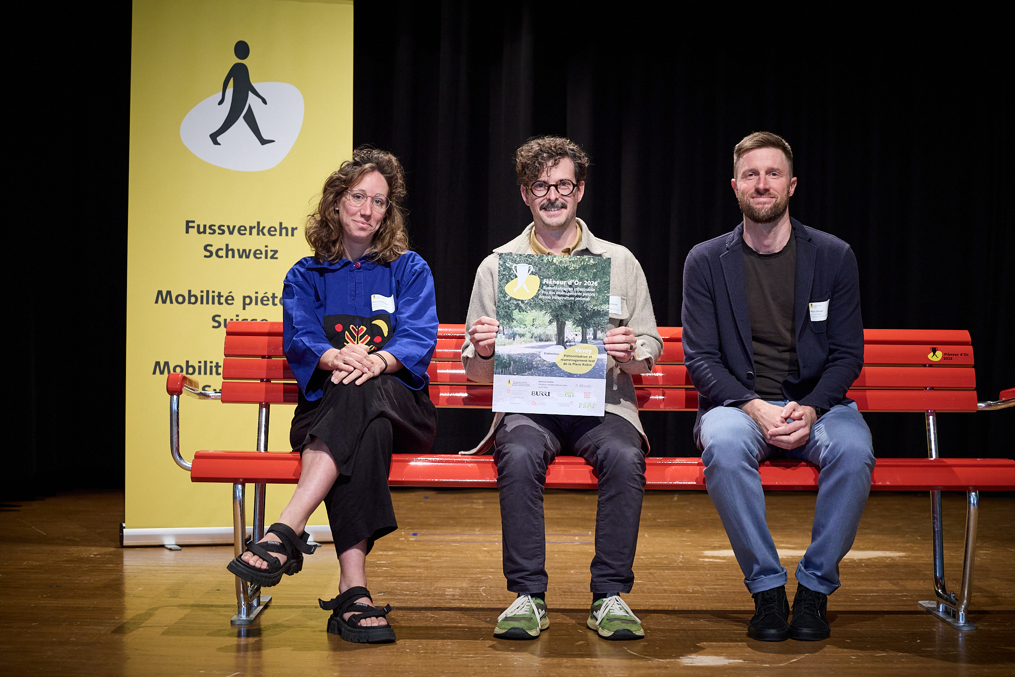 Alice Chénais (atelier OLGA, mandataire de la Ville de Vevey pour l’aménagement transitoire de la place), Antoine Dormond, municipal du Service urbanisme et mobilité et Marc Assal, chargé de projets urbanisme et mobilité.