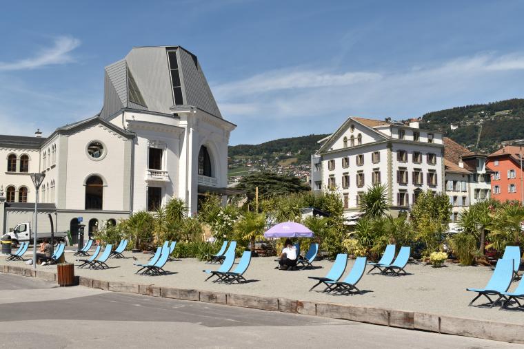 chaises longues de la plage de Vevey, bas de la Place du Marché